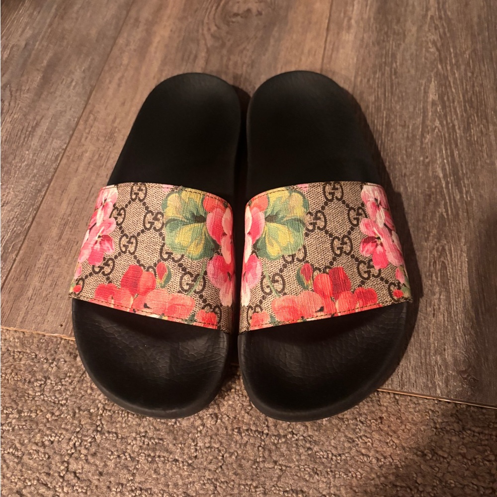 Gucci Women's Floral Slide Sandals - Black and Pink